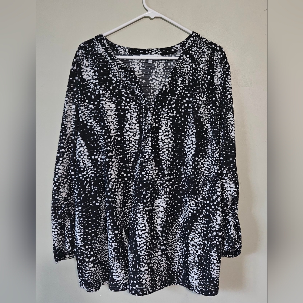 🩷🩵Emily‎ Daniels Black/ White  Blouse Size 2X🩵💚